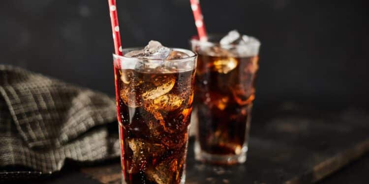 Estudo mostra efeito colateral inusitado que o refrigerante causa nos homens; entenda