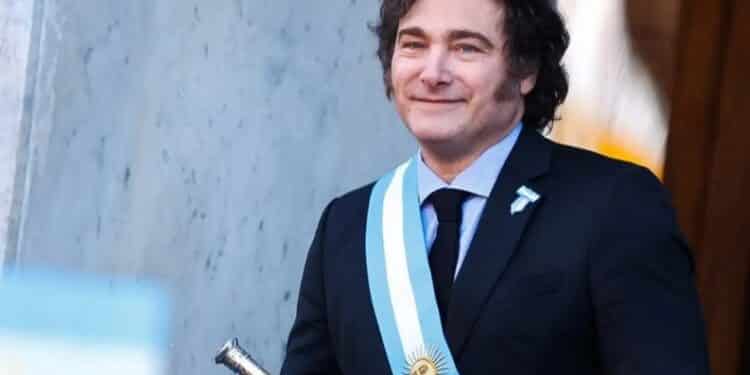 Milei vem ao Brasil para evento com Bolsonaro e ignora Lula