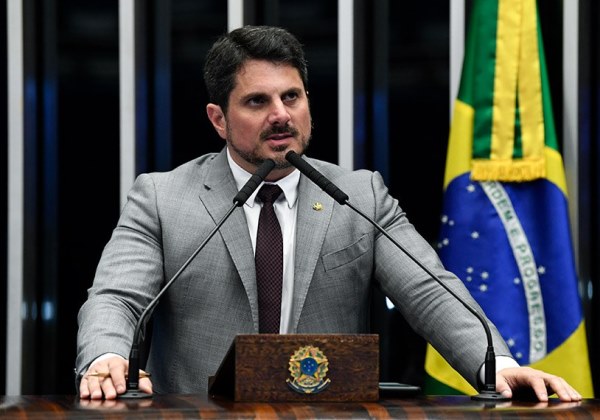 Senador diz ter evidências de que Moraes fraudou eleições em favor de Lula