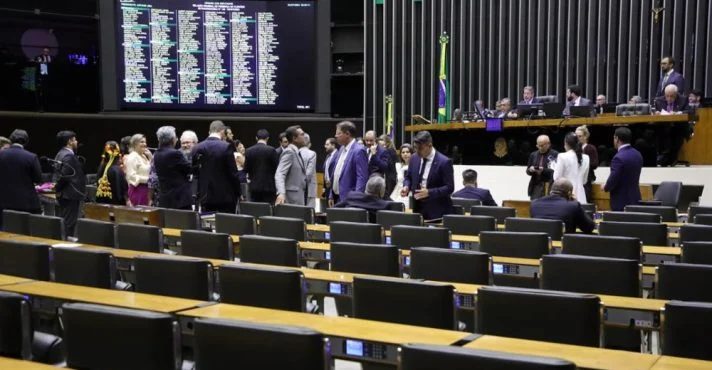 Reforma tributária: deputados tentam motim para barrar mais impostos