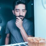 Quais são os piores (e melhores) alimentos para comer antes de dormir?