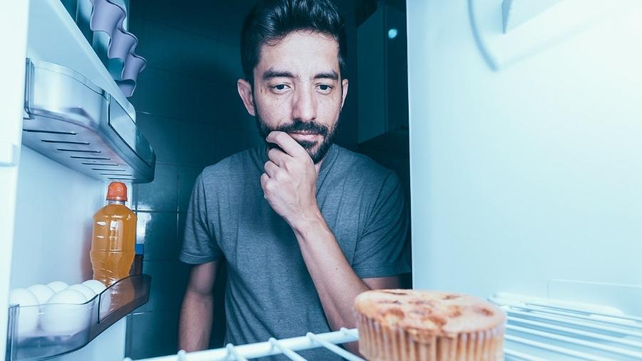 Quais são os piores (e melhores) alimentos para comer antes de dormir?