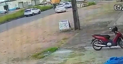 Dois homens ficam feridos em acidente na marginal da Avenida Fróes da Mota