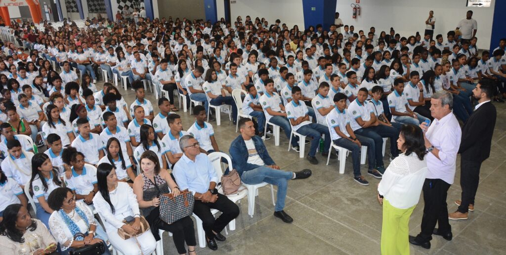 500 estudantes ingressos do programa Jovem Aprendiz Feirense são recepcionados