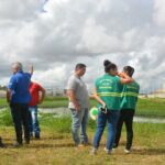 Prefeitura fiscaliza suspeita de despejo irregular de esgoto e emite notificações à EMBASA