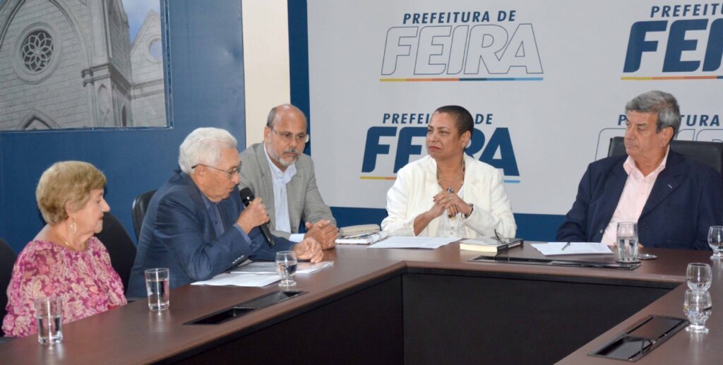 Prefeitura de Feira avança no processo para doação de terreno à UFRB