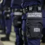 Guardas municipais auxiliam mulher em trabalho de parto em via pública