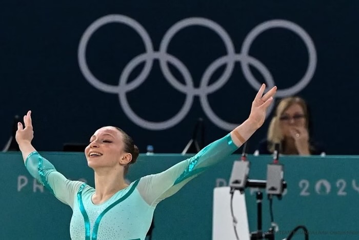 Após recurso, EUA perdem medalha na ginástica e romena fica com bronze
