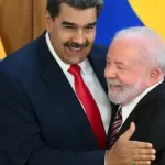 Maduro pede, Lula atende: Bandeira brasileira é retirada da embaixada argentina a pedido do ditador