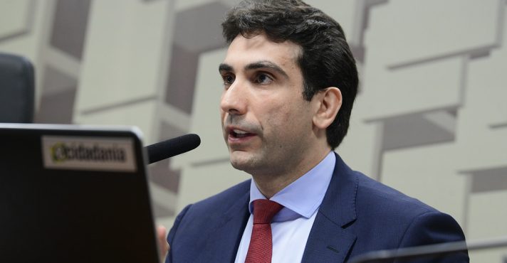 Juros podem subir, alerta diretor do Banco Central