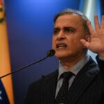 Chefe do MP da Venezuela acusa líder da oposição de arquitetar protestos com mortes e ameaça indiciá-la por homicídio