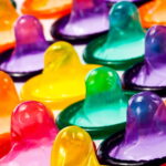 Precisa trocar a camisinha durante o sexo? Especialista responde