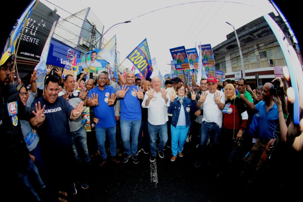 José Ronaldo inaugura Comitê 44 e anuncia obras para acabar com alagamentos