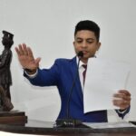 Novo vereador toma posse na Câmara de Feira; Pastor Ismael ocupa vaga, com licença de Fernando Torres