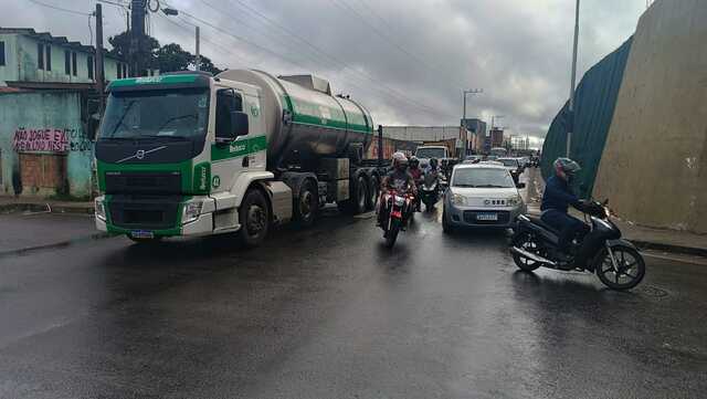 SMT avalia trânsito para aplicar mudanças próximo a entrada do bairro Sobradinho