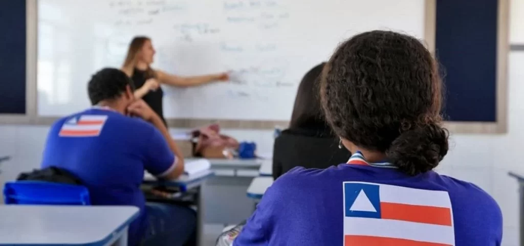 Bahia fica em último lugar no aprendizado de português e matemática no Ensino Médio, diz MEC