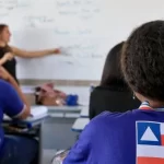 Bahia fica em último lugar no aprendizado de português e matemática no Ensino Médio, diz MEC