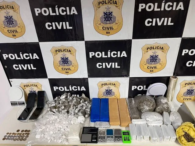 Polícia apreende grande quantidade de drogas e prende suspeito de tráfico em Feira de Santana