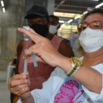 Retomada vacina contra Covid para adultos, mas ainda faltam novas doses para outros públicos
