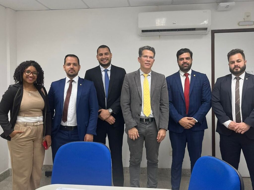 Membros da OAB Feira se reúnem com magistrado da Vara de Execuções Penais