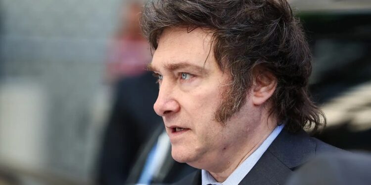 Milei dispara sobre Lula após bloqueio do X no Brasil: “Tirano”