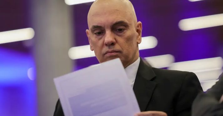 Parlamentares vão protocolar pedido de impeachment de Moraes nesta segunda-feira