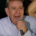 Edmundo González se manifesta, depois de deixar Venezuela