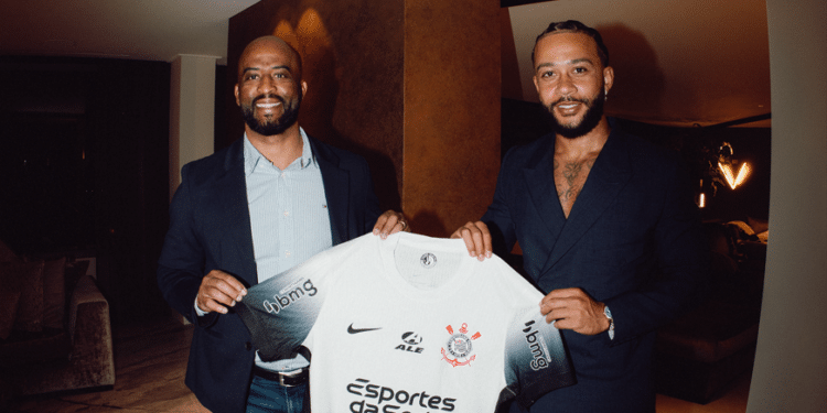 Corinthians anuncia Depay e agita o mercado