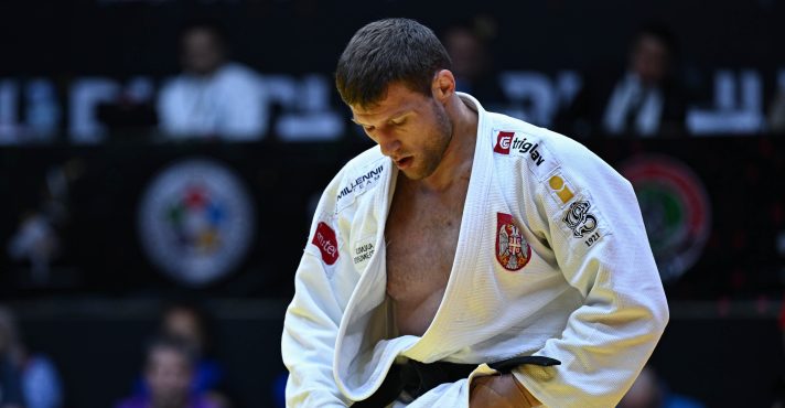 Judoca sérvio é suspenso por fazer o sinal da cruz nas Olimpíadas