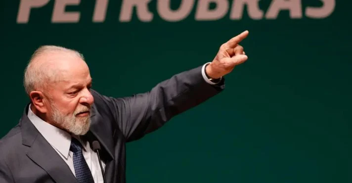 Lula faz campanha contra a iniciativa privada, afirma Estadão
