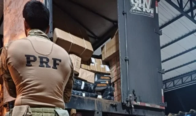 PRF apreende grande quantidade de eletrônicos e bebidas sem nota fiscal em Feira de Santana