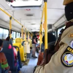 Roubos a ônibus diminuem em 36% na Bahia, diz polícia