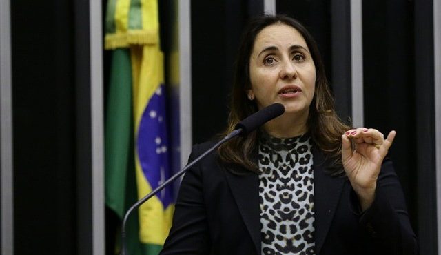 Deputada protocola projeto que limita participação de autoridades em ‘mercado de palestras’