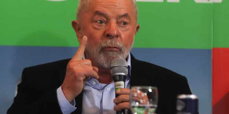 Lula se irrita ao ser questionado por jornalistas sobre Venezuela