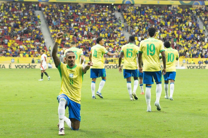 Torcida dá show, e Brasil goleia o Peru por 4 x 0 na Arena BRB