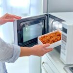 4 alimentos que você não deve esquentar no micro-ondas