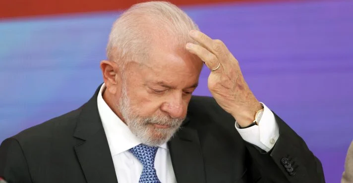 Lula sofre acidente doméstico e cancela viagem à Rússia