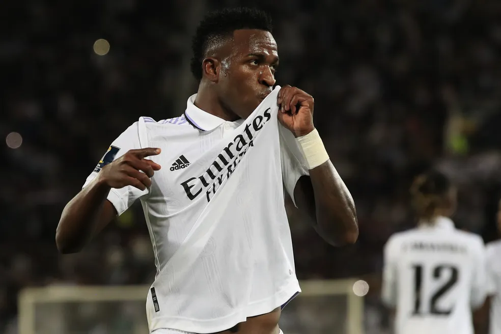 Polícia espanhola prende suspeitos de chefiar campanha de ódio contra Vini Jr. nas redes sociais