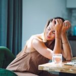É normal sentir dores de cabeça todos os dias? Veja possíveis causas