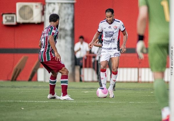 Com gol nos acréscimos, Vitória bate o Fluminense e se afasta do Z-4