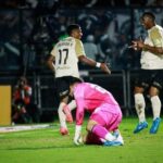 Bahia sofre 3 gols em 30 minutos, reage, mas não consegue evitar derrota para o Vasco