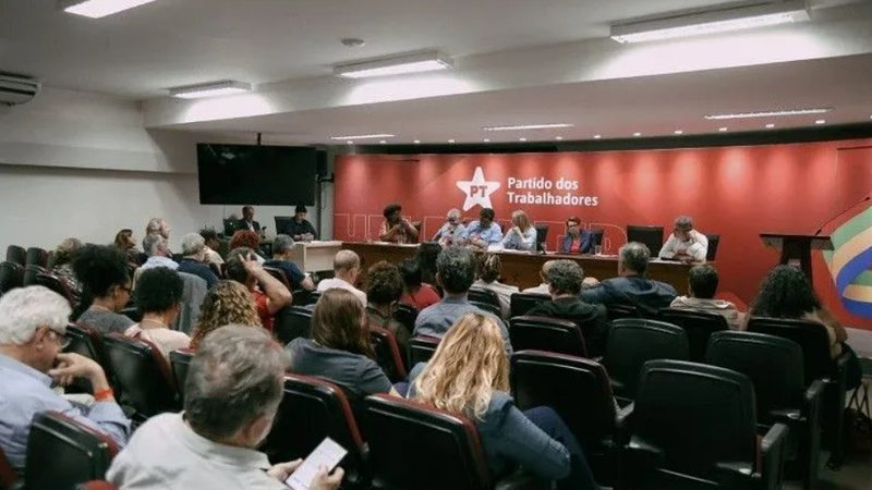 Após segundo turno, dirigentes do PT realizam reunião tensa; entenda