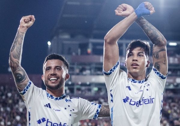 Cruzeiro bate o Lanús na Argentina e garante vaga na final da Sul-Americana