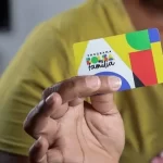 “Quem usa o cartão para apostas não deveria estar no programa”, diz prefeito Colbert após bloqueio de cartões do Bolsa Família