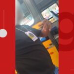 Motorista é detido por suspeita de distribuir ‘santinhos’ dentro de ônibus que levava eleitores para votar na Bahia