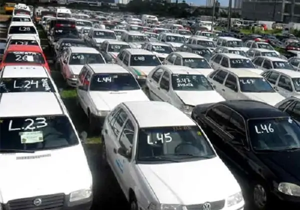 Detran promove leilões de veículos e oferta Ônix 2020 por R$ 6 mil