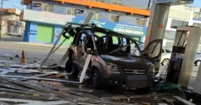 Carro explode em posto de gasolina de Camaçari