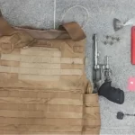 Jovens são presos com armas e colete balístico após duplo homicídio em Feira de Santana