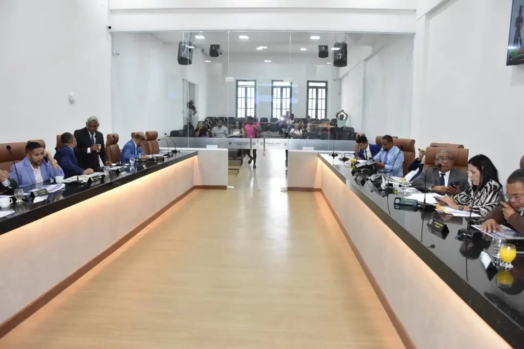 Feira de Santana foi a segunda, das 11 maiores cidades da Bahia, que mais reelegeu vereadores