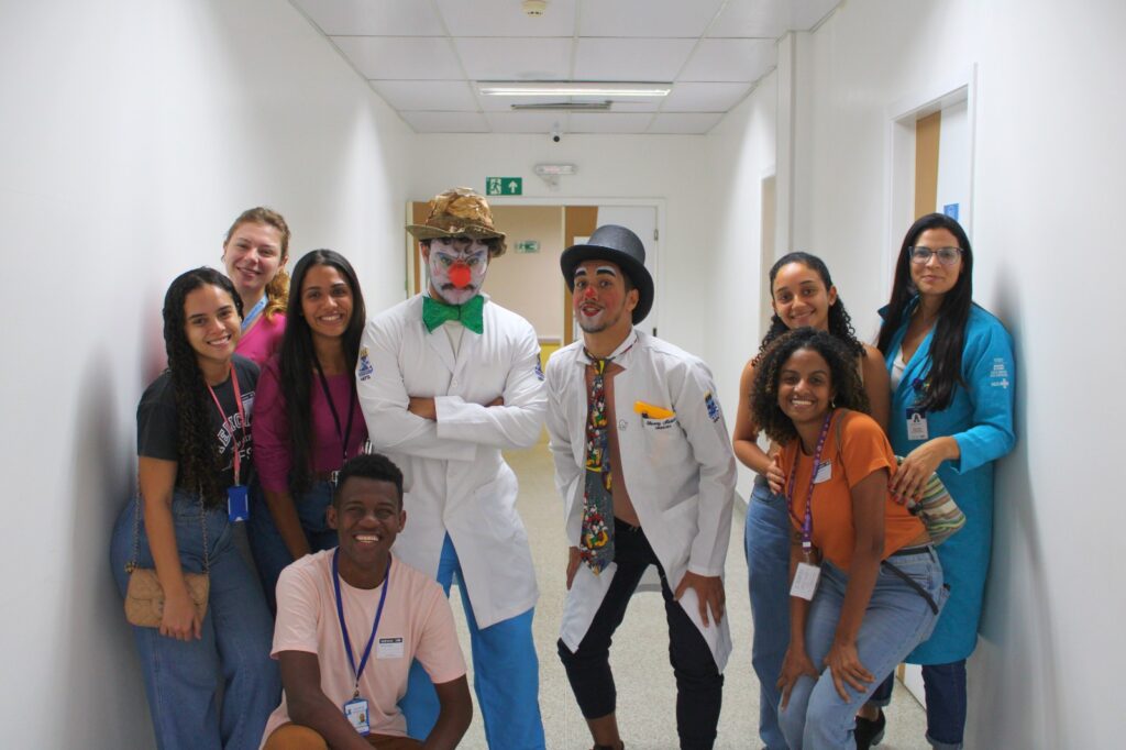 Em parceria com a UEFS, HEC realiza Projeto de Palhaçoterapia voltado ao cuidado integral dos pacientes